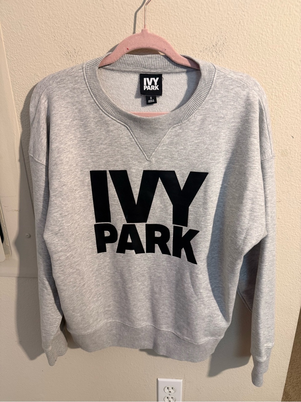 IVY PARK Gray Logo Crewneck Sweatshirt Women’s Small Beyoncé Athleisure